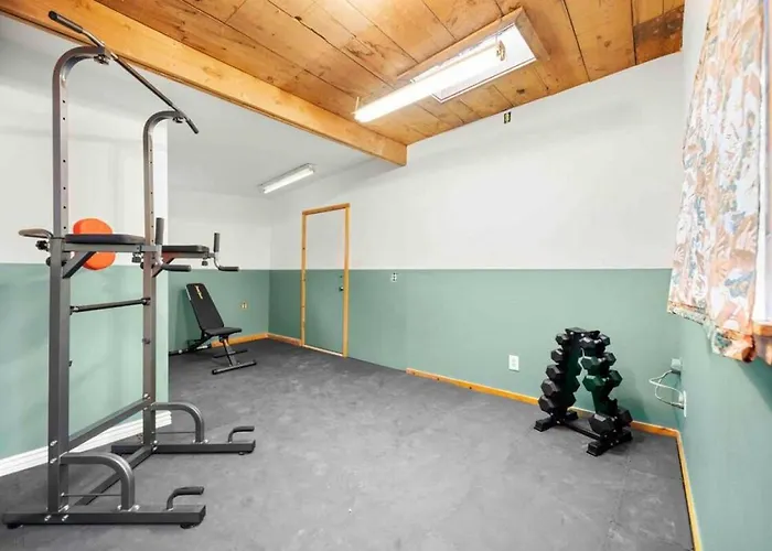Stylish Heart Of Downtown Unit With Hottub