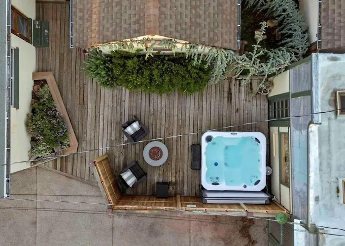 Casa vacanze Stylish Heart Of Downtown Unit With Hottub *