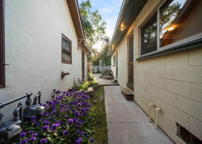 Stylish Heart Of Downtown Unit With Hottub Flagstaff