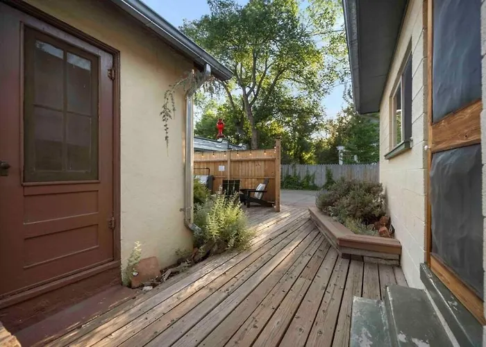 Stylish Heart Of Downtown Unit With Hottub