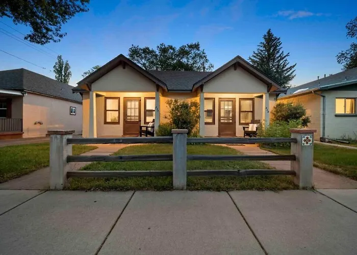 Stylish Heart Of Downtown Unit With Hottub Flagstaff