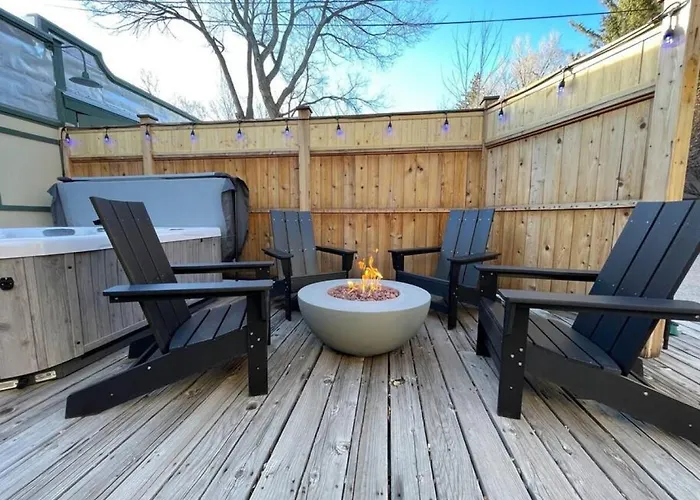Stylish Heart Of Downtown Unit With Hottub Casa vacanze