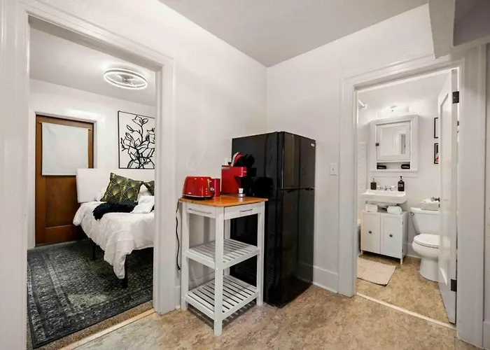 Stylish Heart Of Downtown Unit With Hottub Casa vacanze