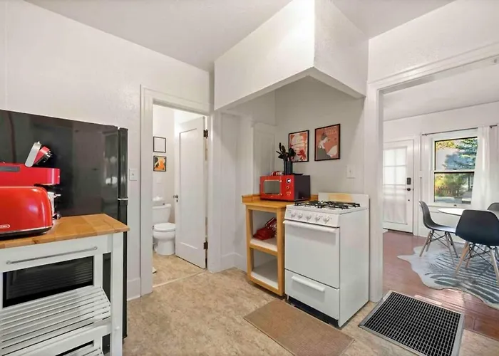 Stylish Heart Of Downtown Unit With Hottub Flagstaff