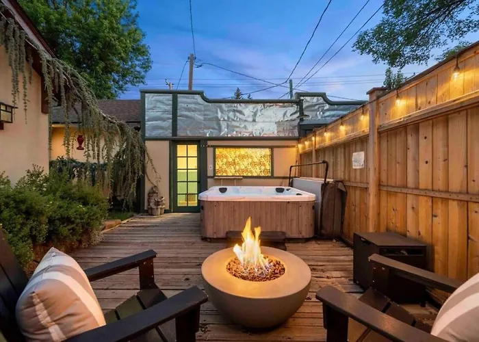 Casa vacanze Stylish Heart Of Downtown Unit With Hottub